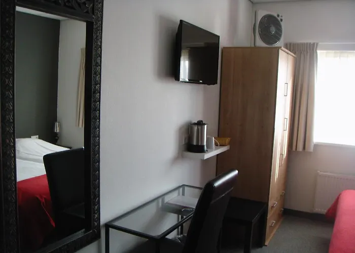 湖畔餐厅酒店 酒店